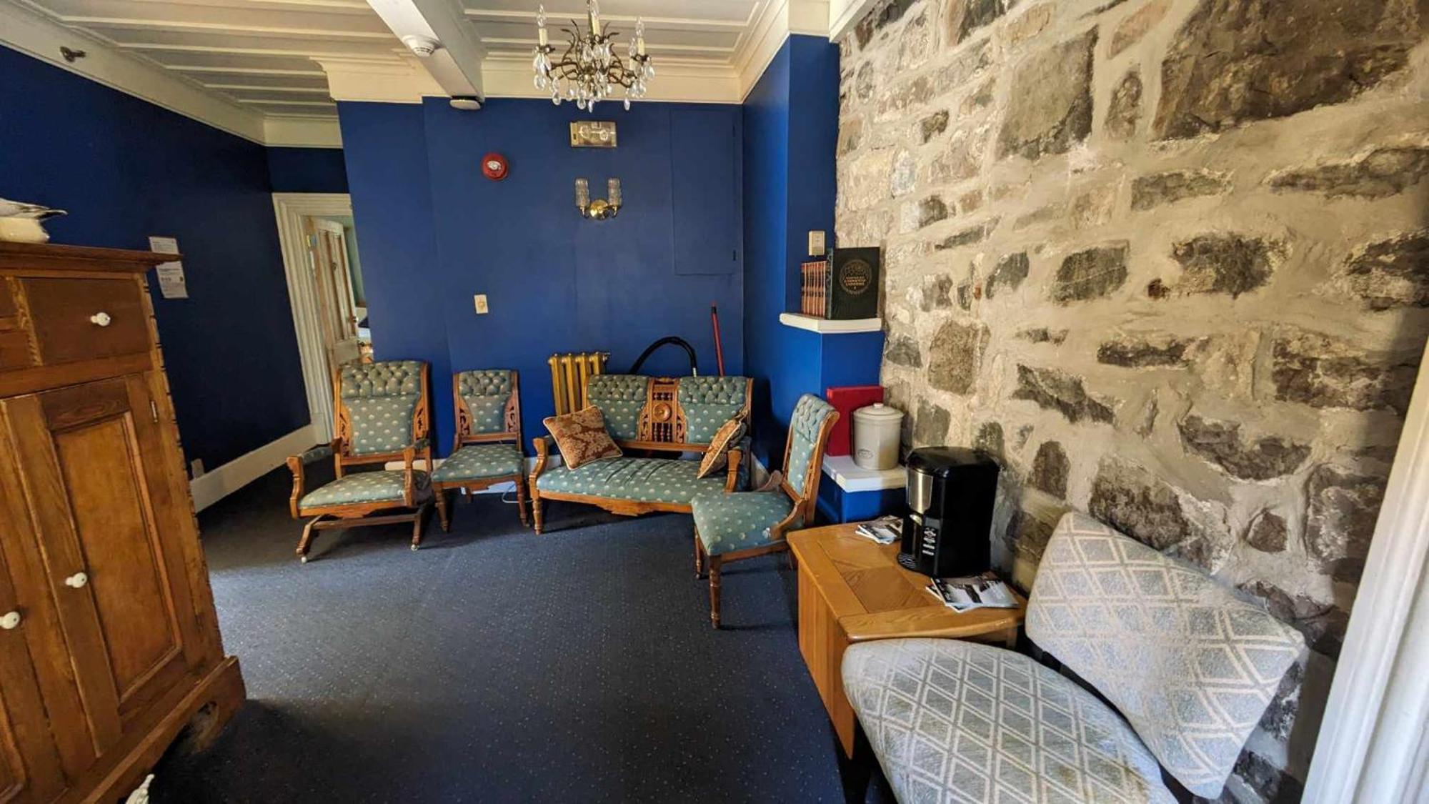 Inn La Maison Rousseau 3*