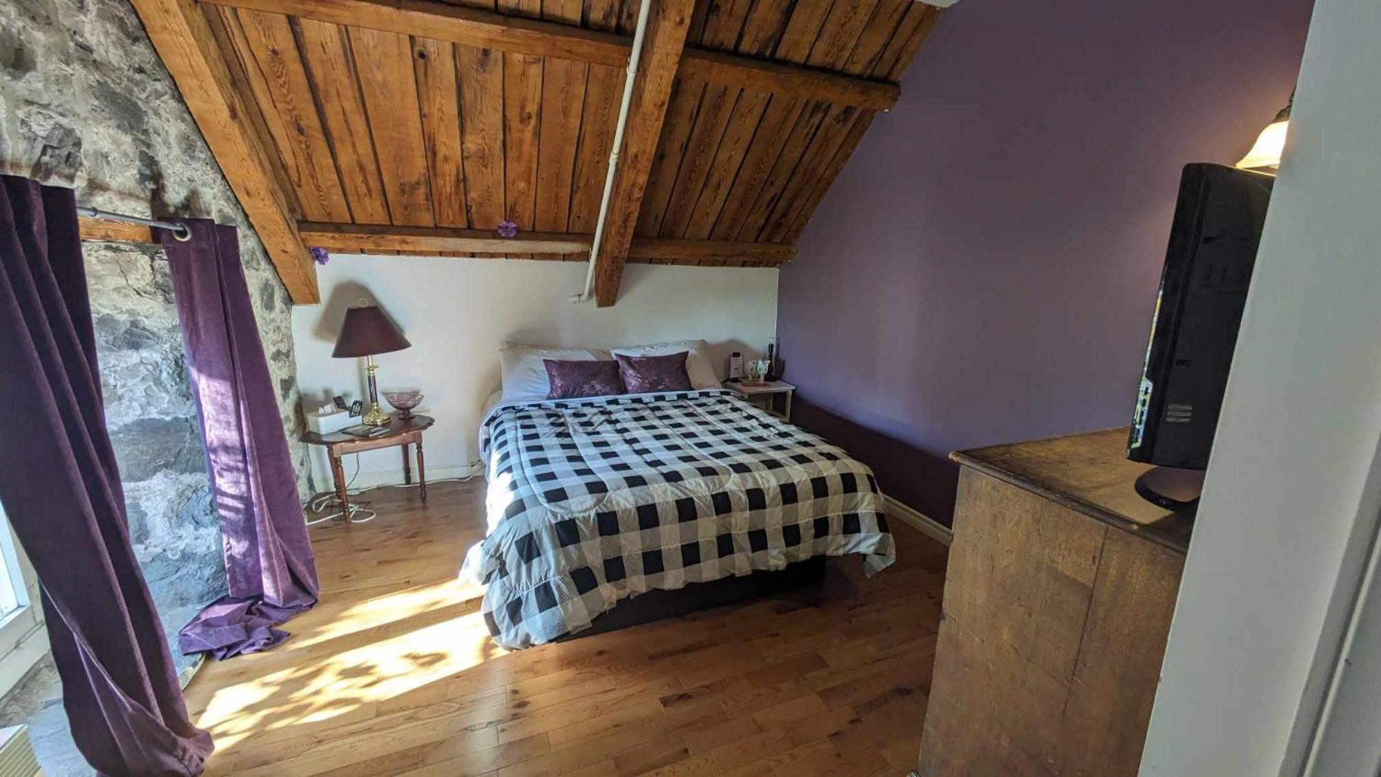 Inn La Maison Rousseau