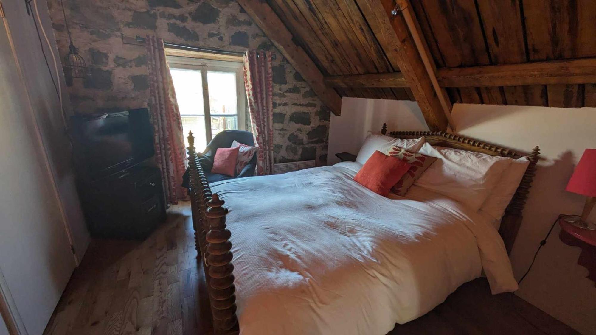 Inn La Maison Rousseau 3*